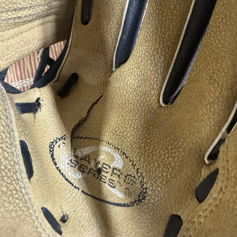 Rawlings WPL115BCW 11 1/2 Inch Players Series Right Hand Throw